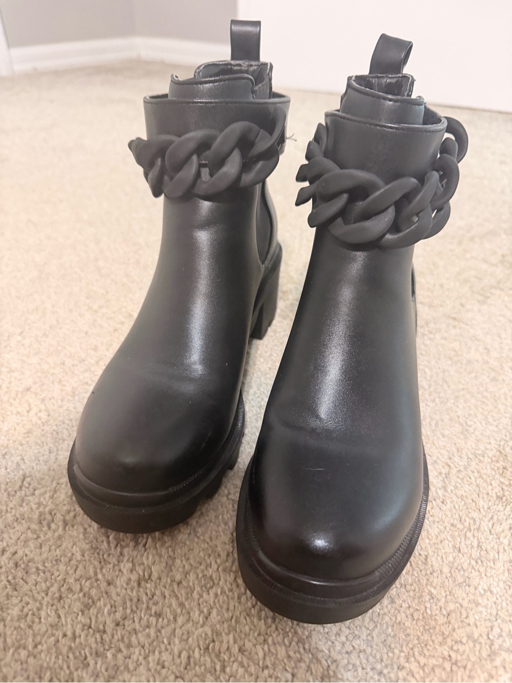 Steve Madden Amulet Black Chain Ankle Boots Size 8 Chunky Lug Sole